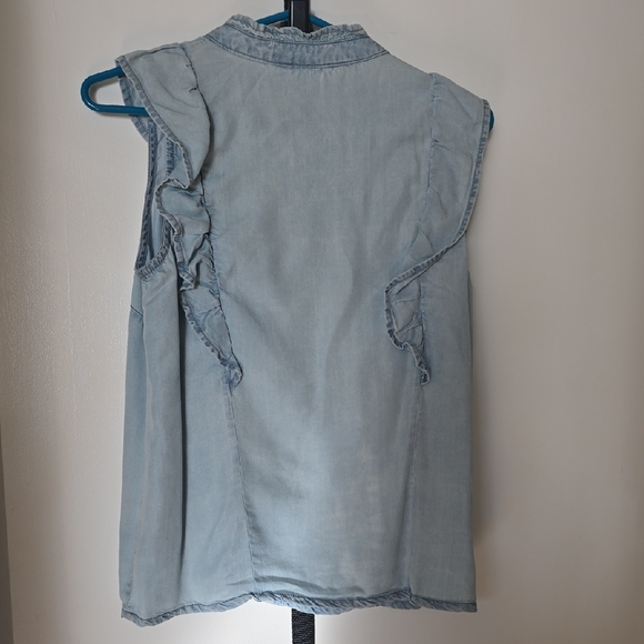 Light Blue Ruffled Sleeveless Top - Picture 5 of 5
